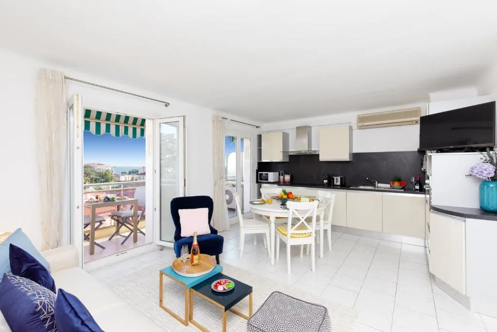 Image of Alexandra YourHostHelper