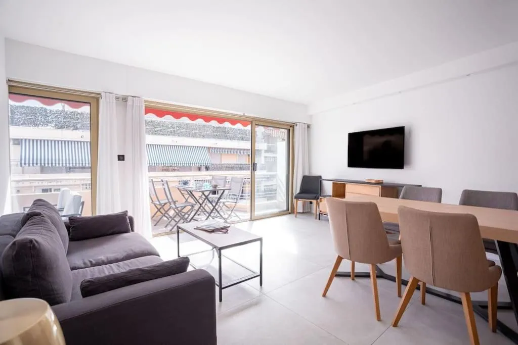 Image 4 of Amazing Apartment With Private Terrace & Full Air Conditioning – Walk To The Beach, La Croisette! – Latour Maubourg 18 by Halldis