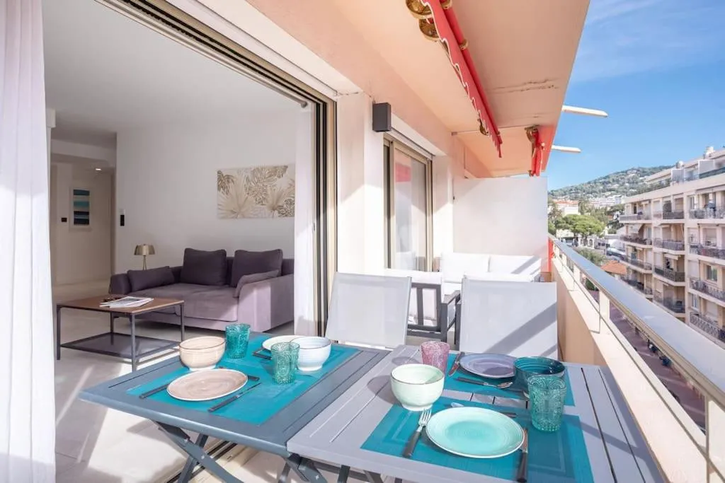 Image 3 of Amazing Apartment With Private Terrace & Full Air Conditioning – Walk To The Beach, La Croisette! – Latour Maubourg 18 by Halldis