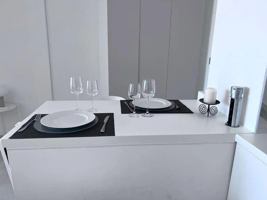 Image 2 of Amazing sea view, parking, easy beach access