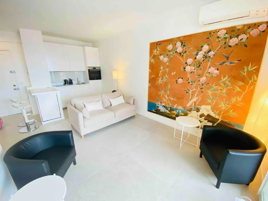 Image 3 of Amazing sea view, parking, easy beach access