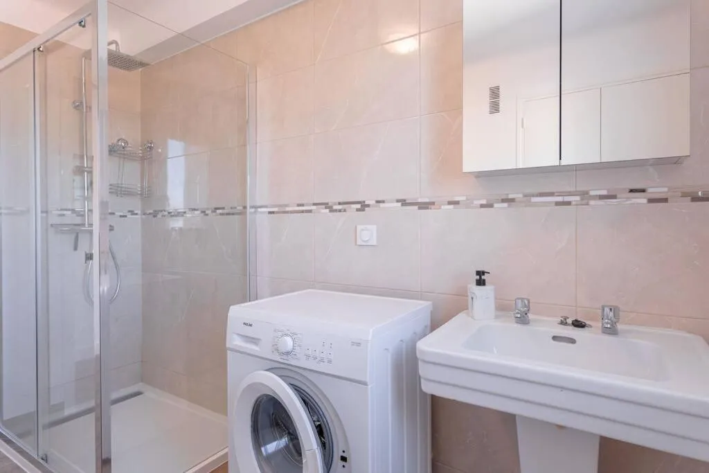 Image 2 of Apartment With Panoramic Sea View, Walk To The Beach – Maréchal Juin by Halldis