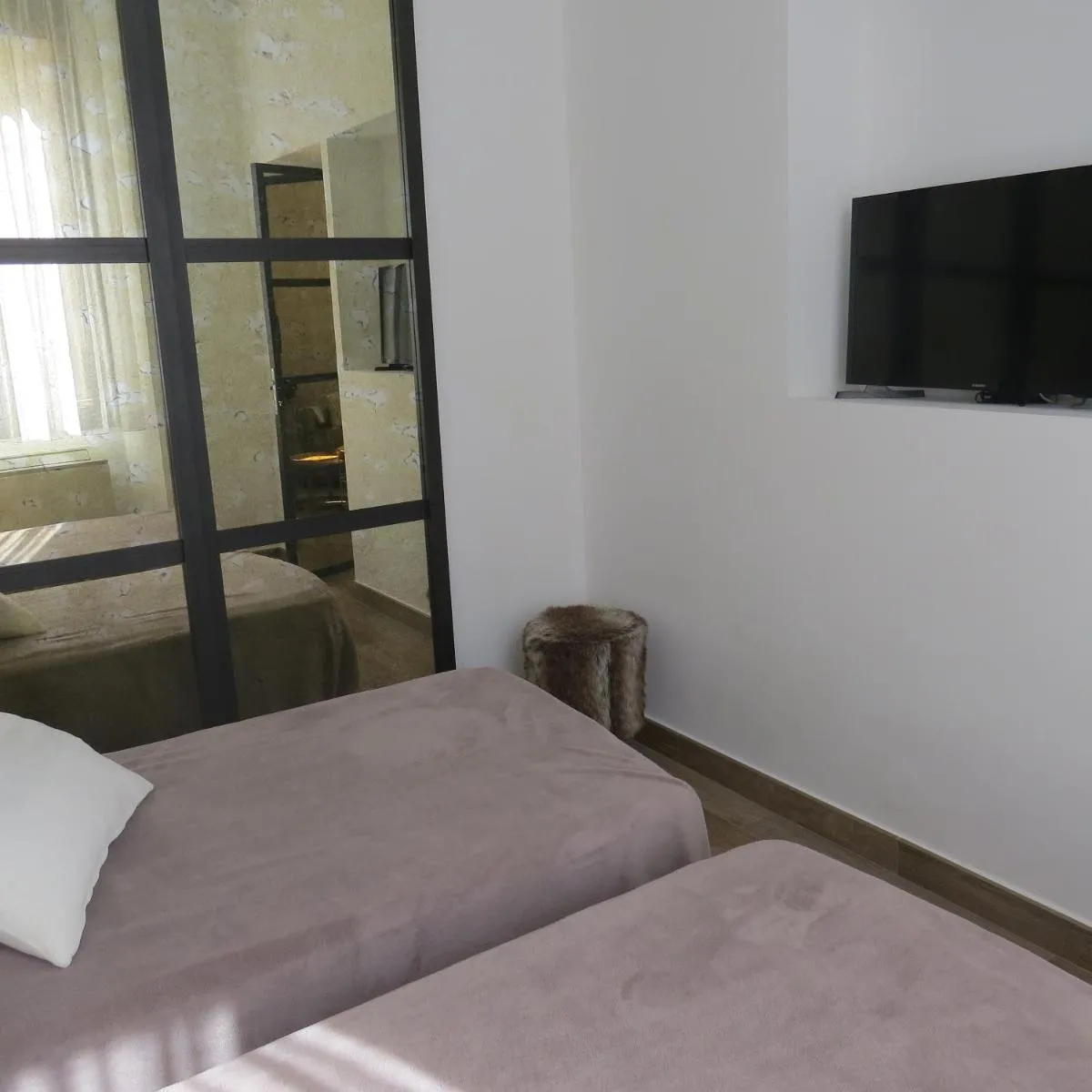 Image 3 of Appartement 2 Pièces Cannes Rue Hoche