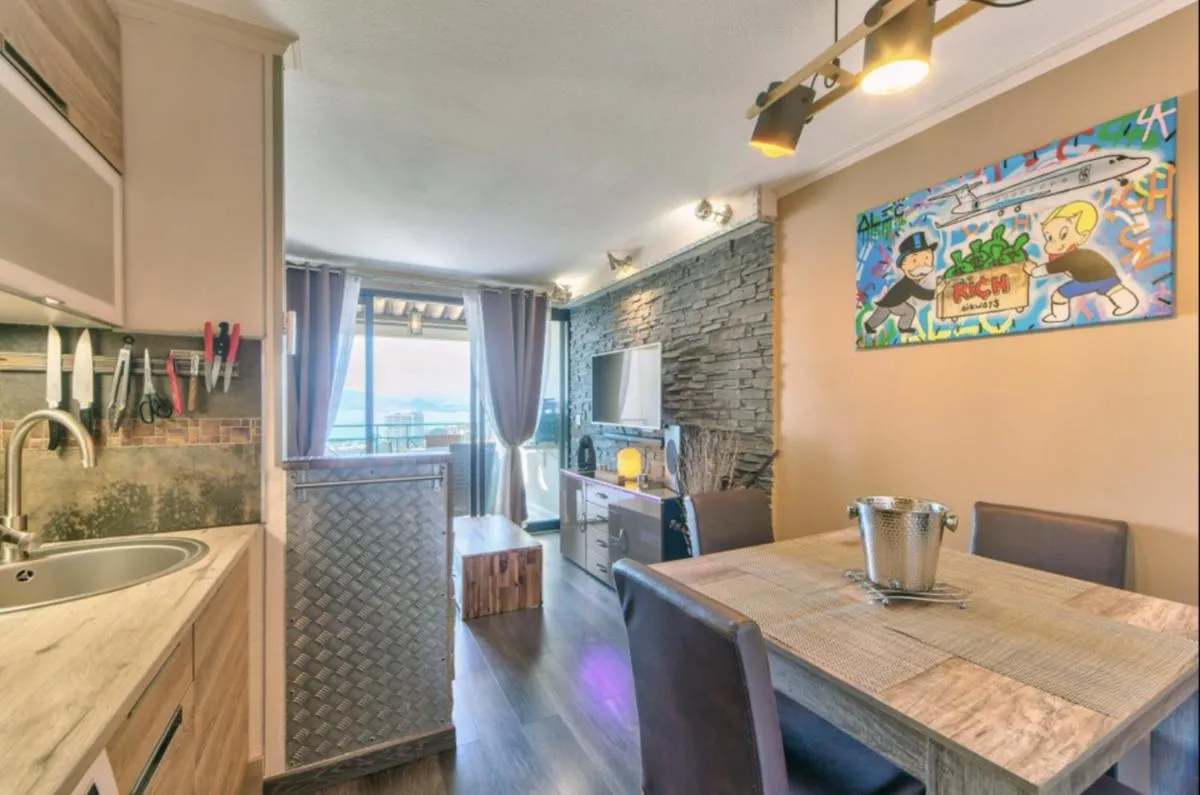 Image 2 of Appt Vue Mer Exceptionnelle sur baie de Cannes