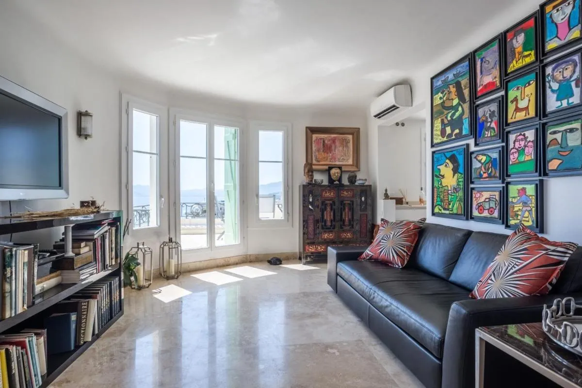 Image 4 of Art Deco Luxury Apartment with Breath Taking View on Cannes Bay by Olidesi