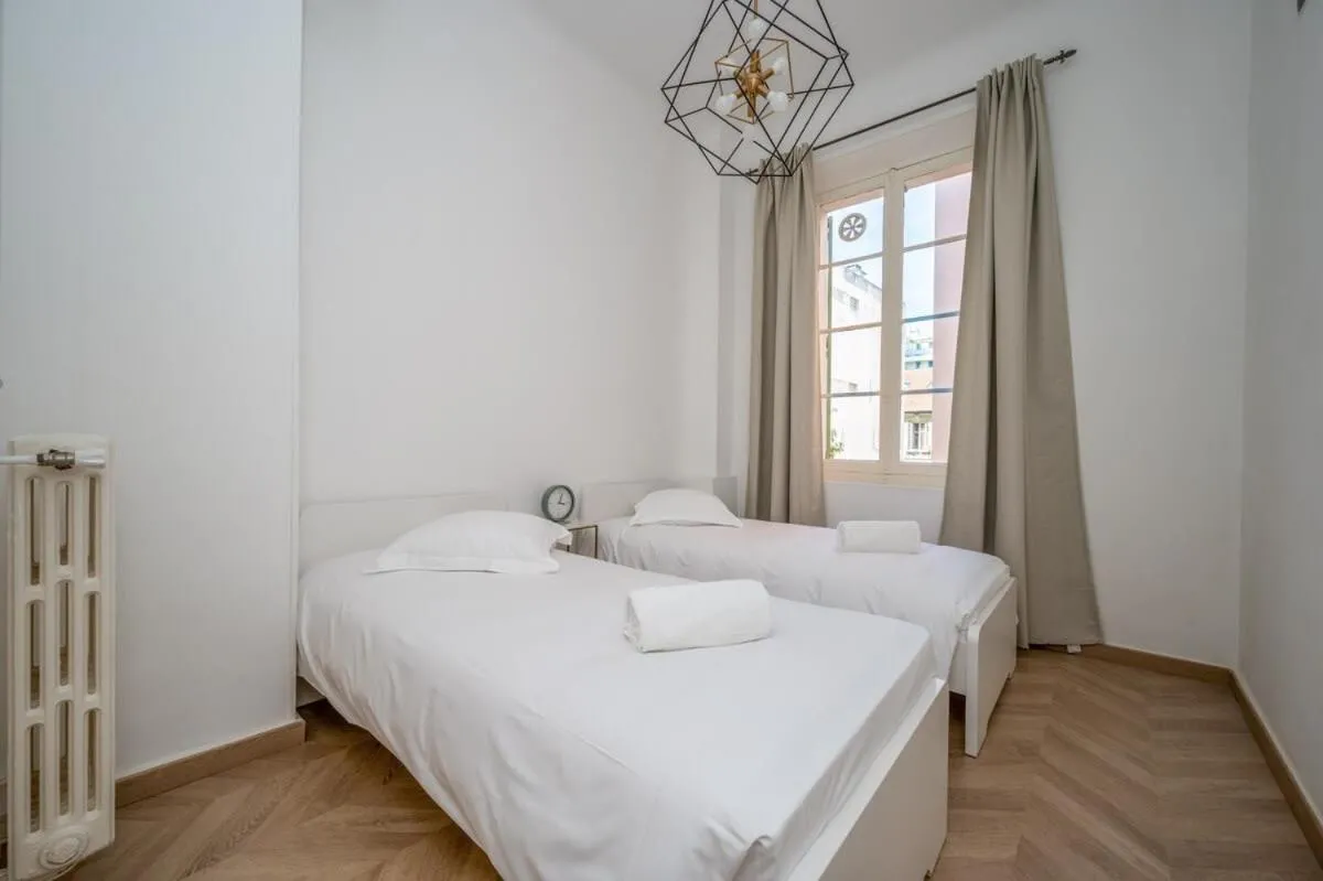 Image 1 of B027-Nice renovated apt near downtown – Cannes