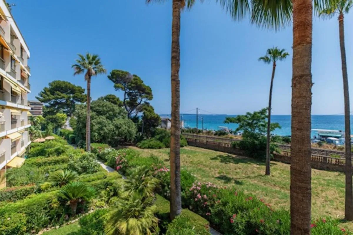 Image 5 of Beach Front Studio – Western Cannes