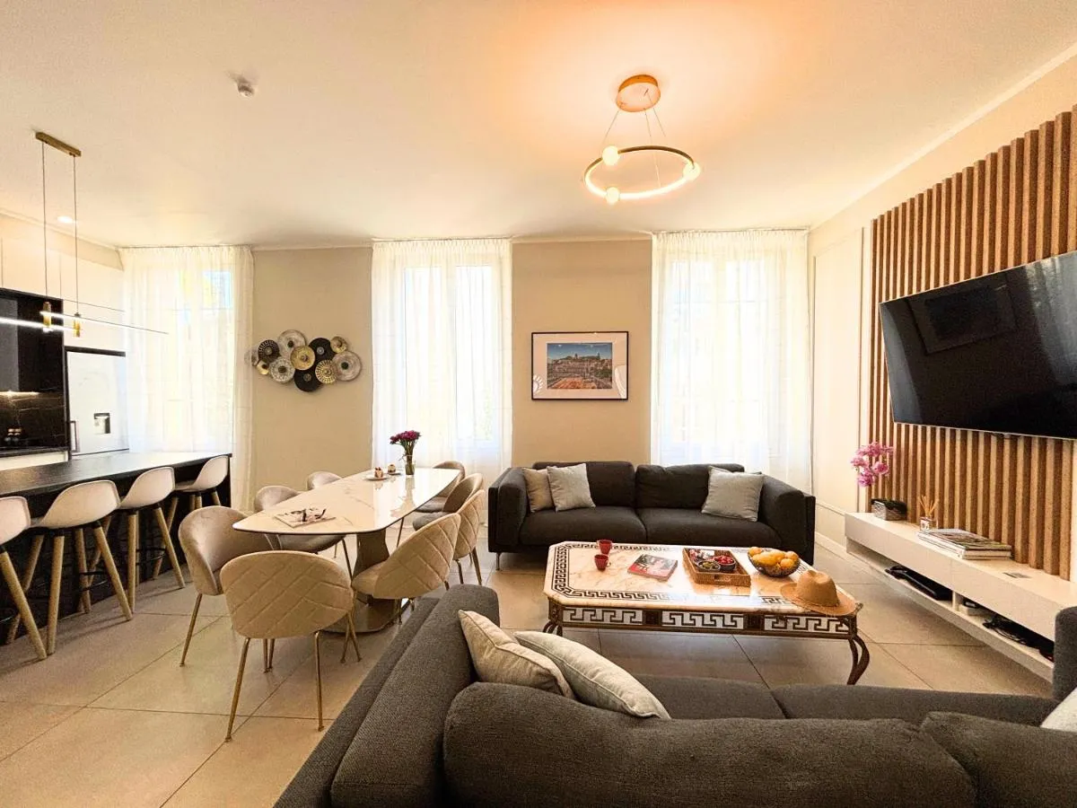 Image 4 of Beautiful 4 beds & 4 baths, 10min from Palais, 4 stars residence