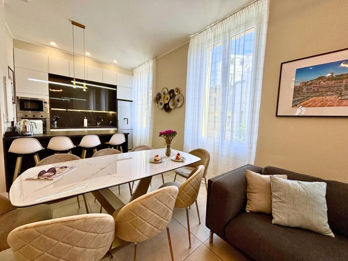 Image 3 of Beautiful 4 beds & 4 baths, 10min from Palais, 4 stars residence