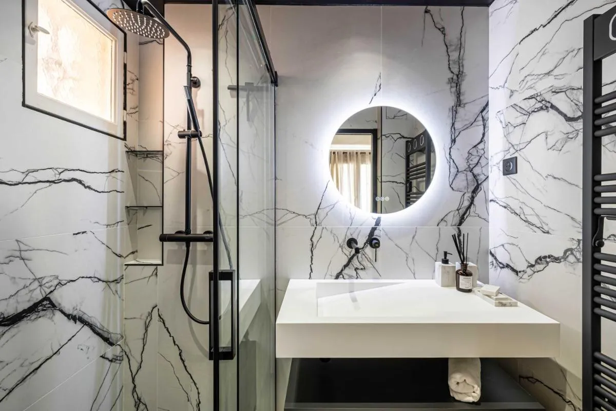 Image 2 of Beautiful Haussmannian apartment – South Balcony