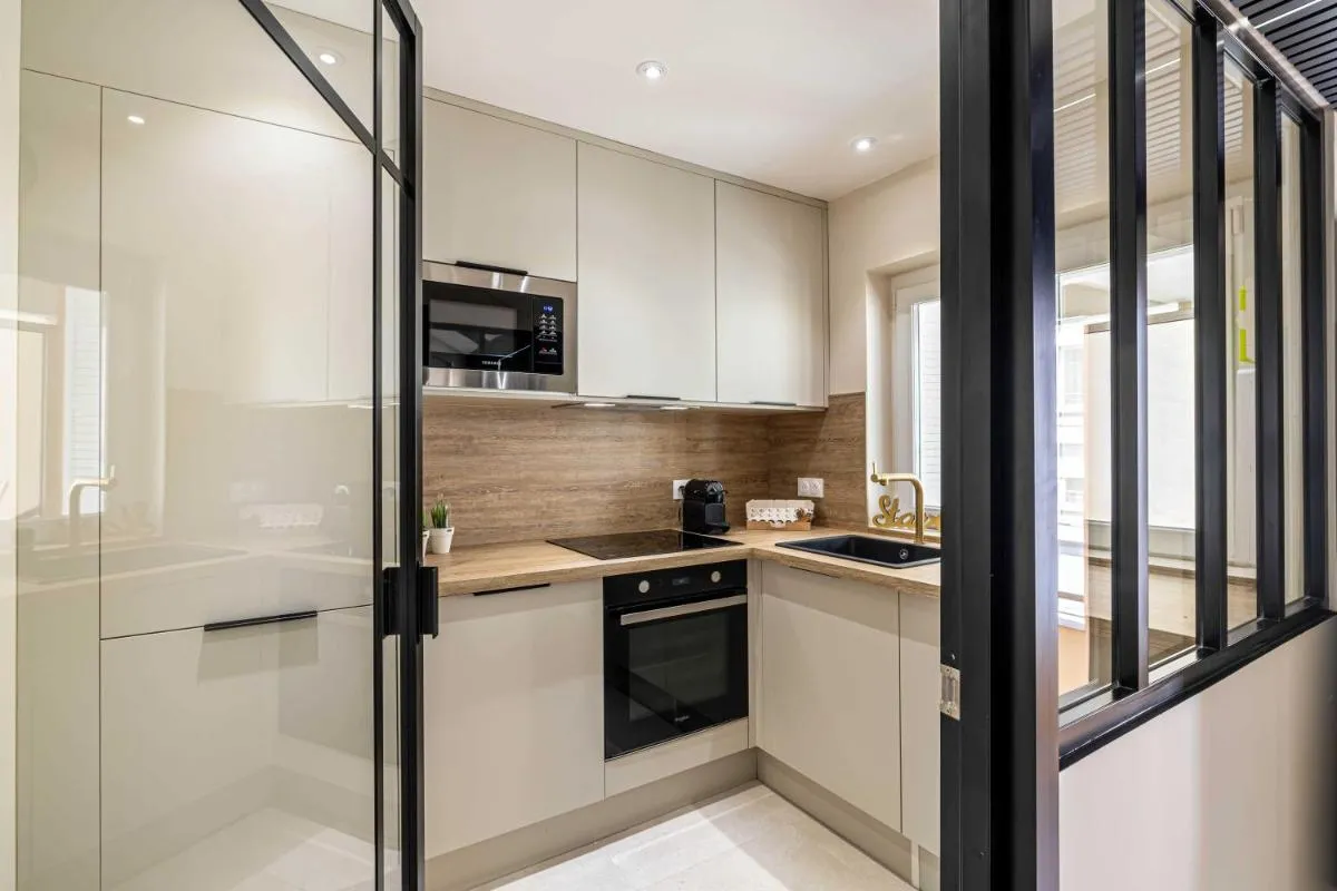 Image 3 of Beautiful Haussmannian apartment – South Balcony