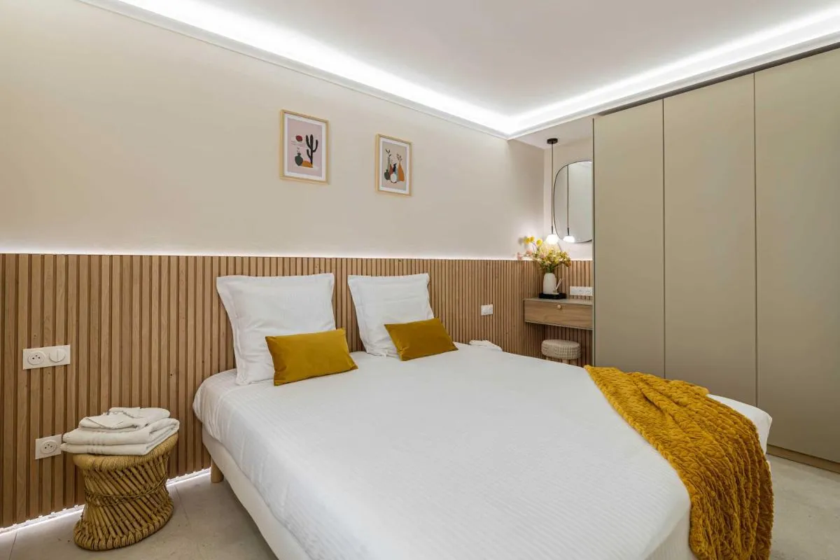 Image 1 of Beautiful Haussmannian apartment – South Balcony