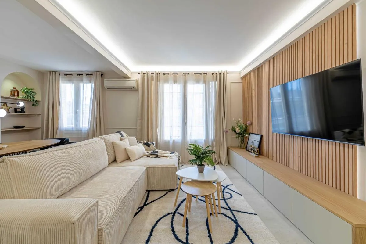 Image 4 of Beautiful Haussmannian apartment – South Balcony