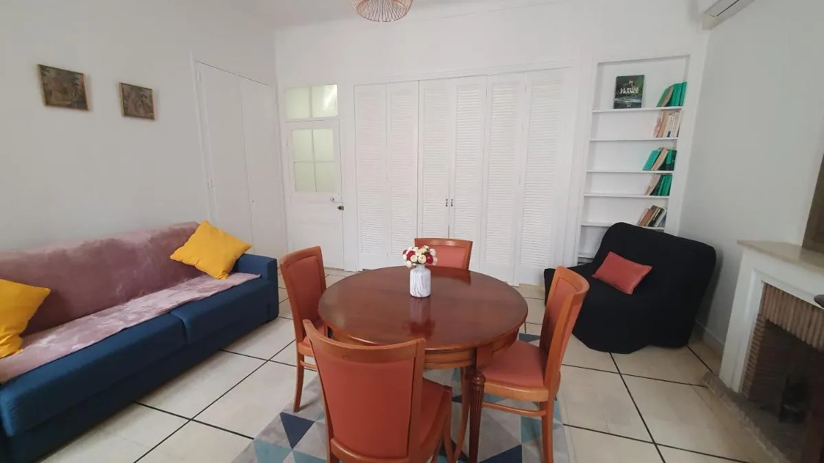 Image 2 of Bel Appartement Typique proche du Palais et Plages