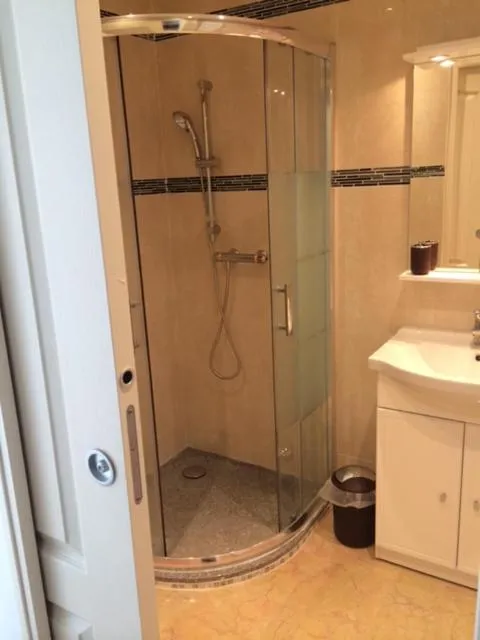 Image 4 of Bord de Mer Cannes Midi