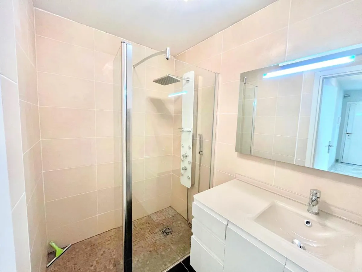 Image 2 of Branly 2, by Welcome to Cannes