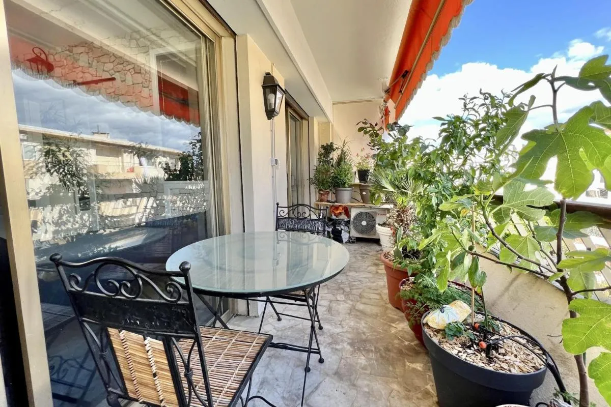 Image 2 of Bright 31m2 flowered terrace near Croisette