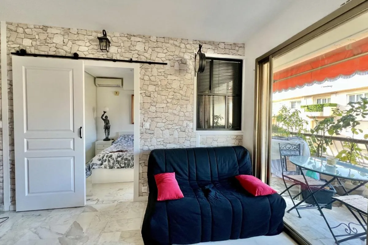 Image 4 of Bright 31m2 flowered terrace near Croisette