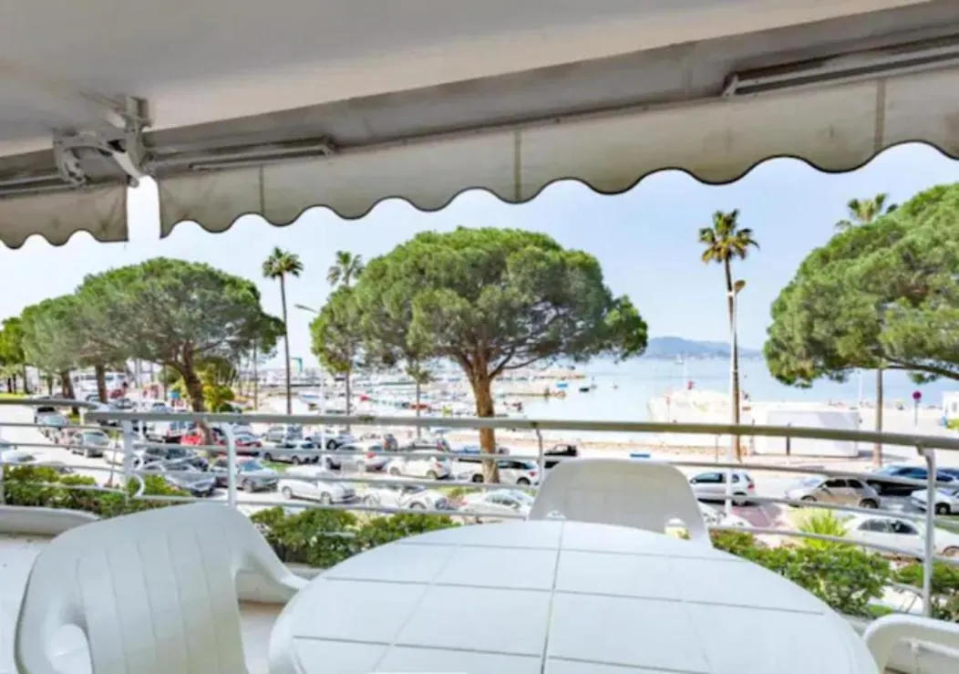 Image 3 of Bright apartment – Cannes, la Croisette