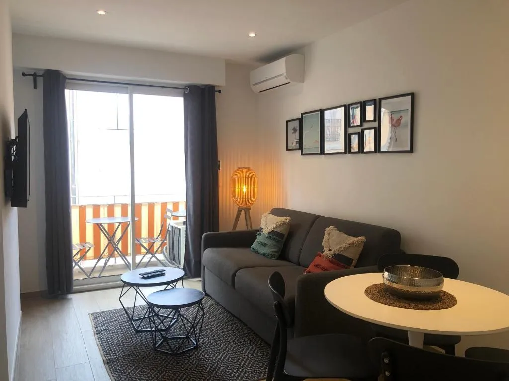 Image of C001-Beau studio neuf situé au centre