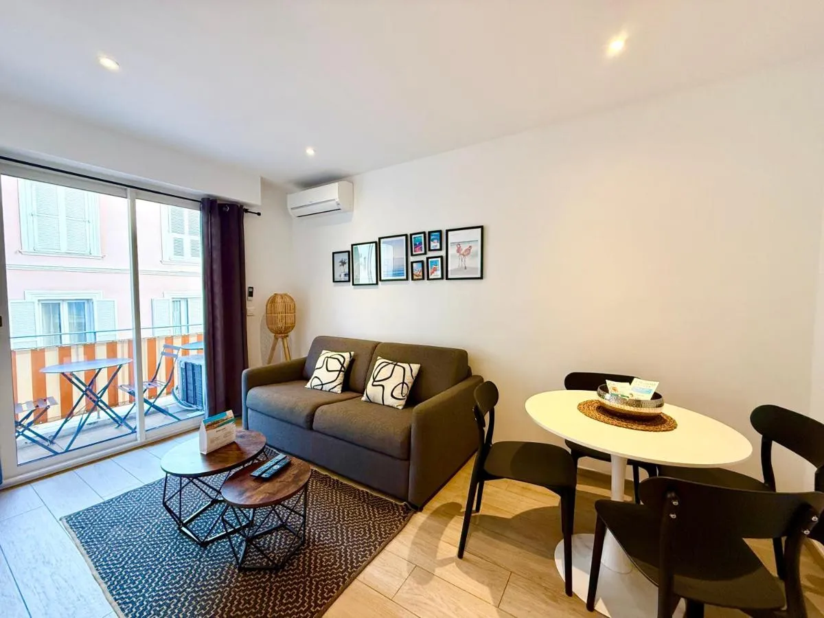 Image 3 of C001-Beau studio neuf situé au centre