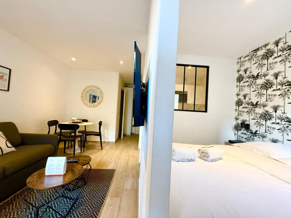 Image 1 of C001-Beau studio neuf situé au centre