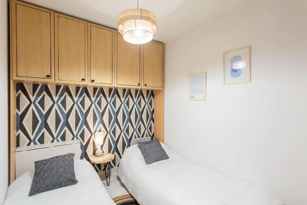 Image 1 of C16 – 2 BDR Rue Antibes 4 min Palais Festivals – AC & Terrace