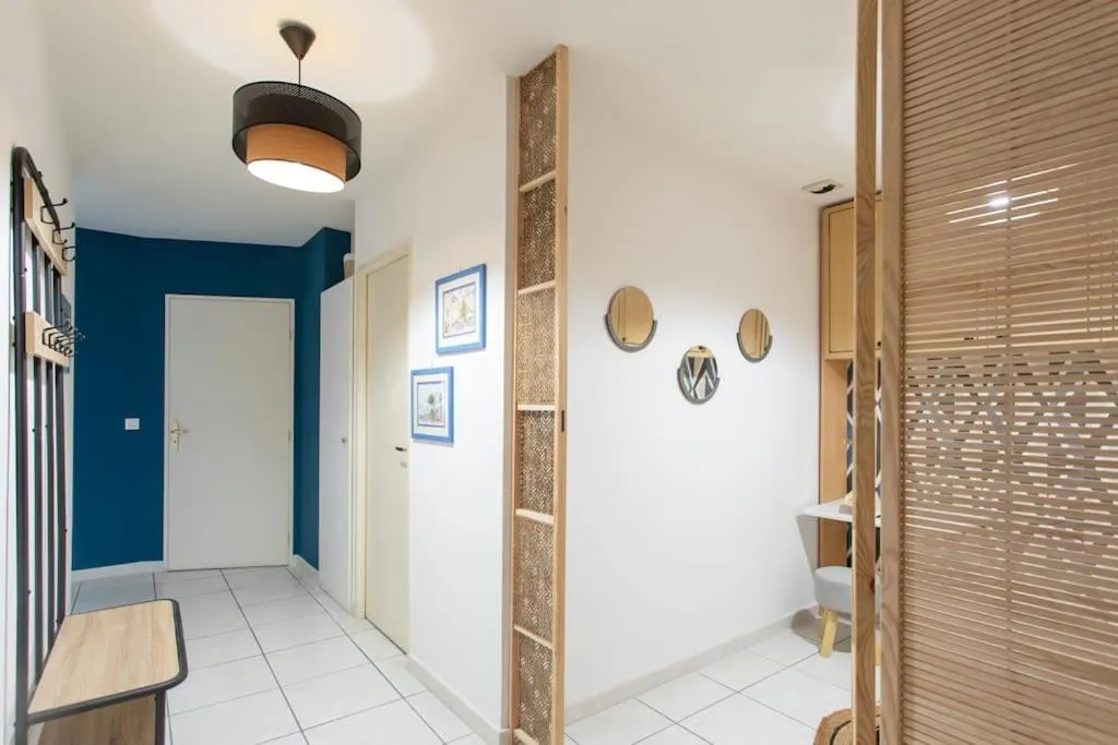 Image 2 of C16 – 2 BDR Rue Antibes 4 min Palais Festivals – AC & Terrace