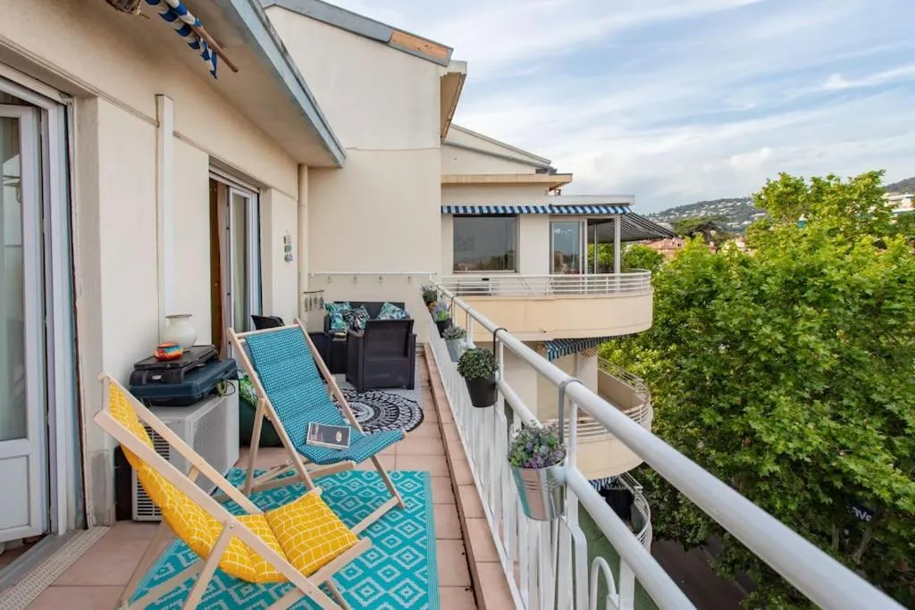 Image 4 of C5 – 2 BDR Blvd Carnot – 10 min Palais – AC & Terrace Sea View