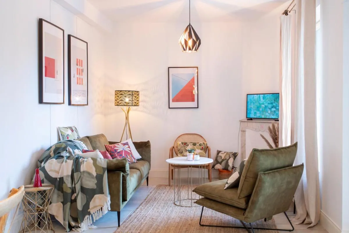 Image 5 of C8 – Lovely House Cannes 4 BDR – Pool, AC, Garage & Wifi