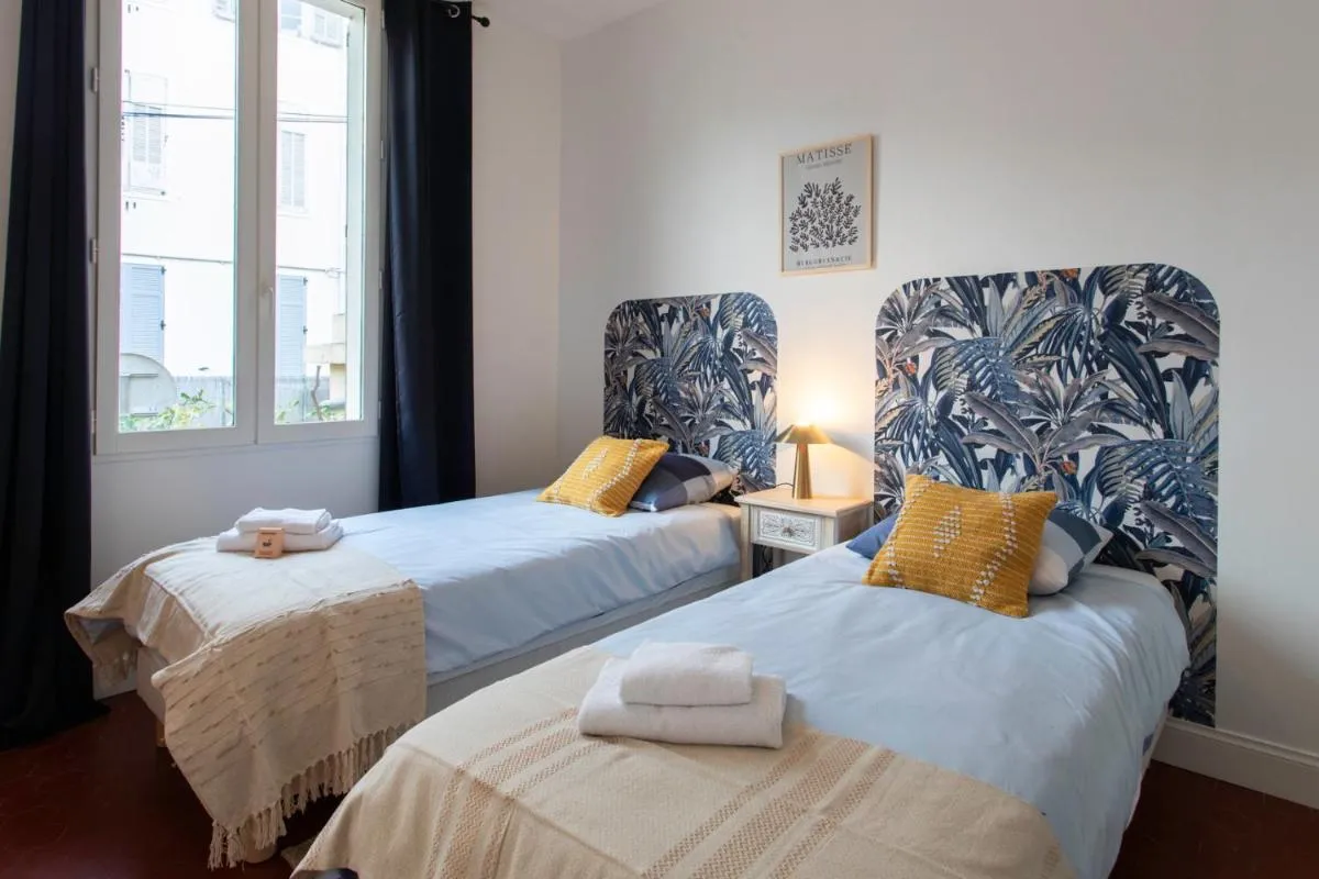 Image 1 of C8 – Lovely House Cannes 4 BDR – Pool, AC, Garage & Wifi