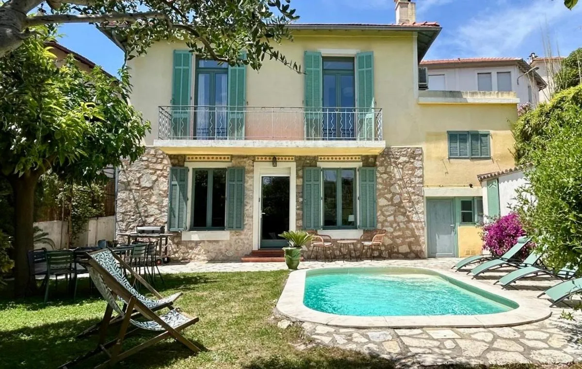 Image 6 of C8 – Lovely House Cannes 4 BDR – Pool, AC, Garage & Wifi