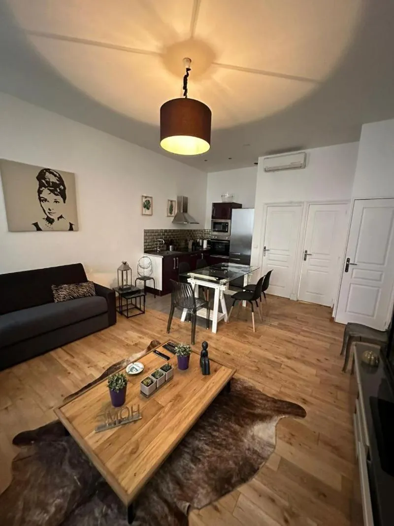 Image 4 of CANNES FESTIVALS b