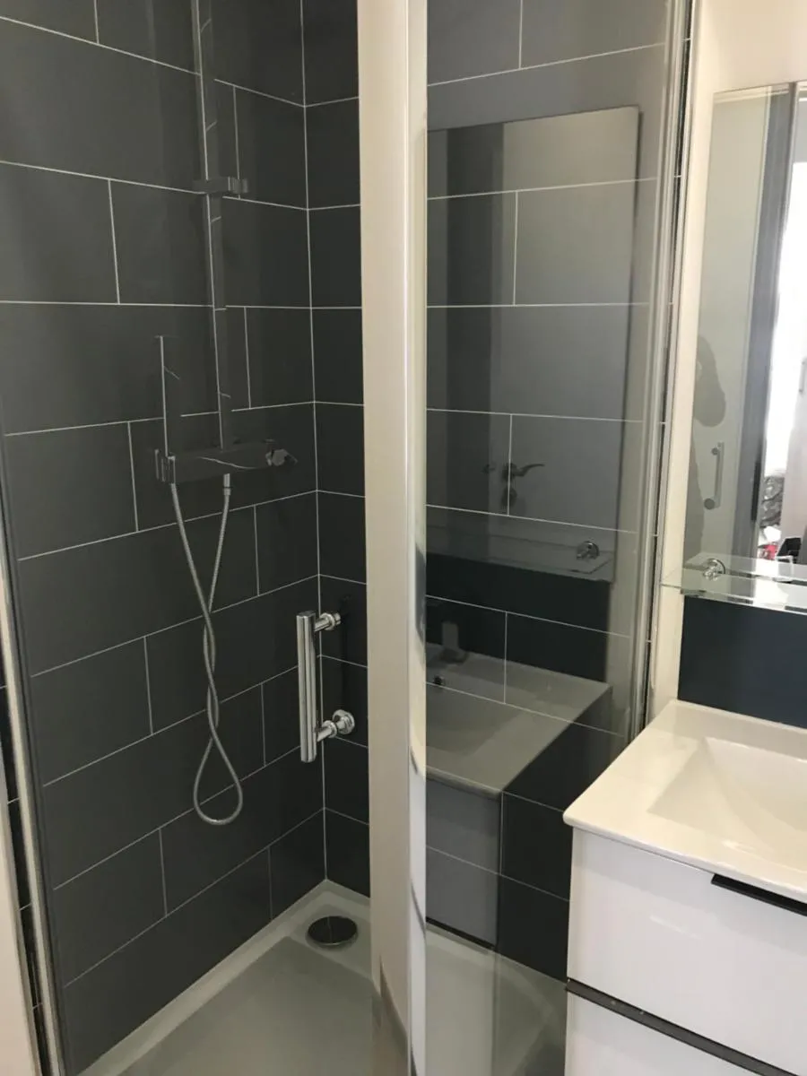 Image 2 of CANNES SERGENT GAZAN