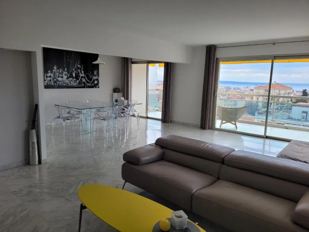 Image of CANNES Superbe appartement vue mer panoramique