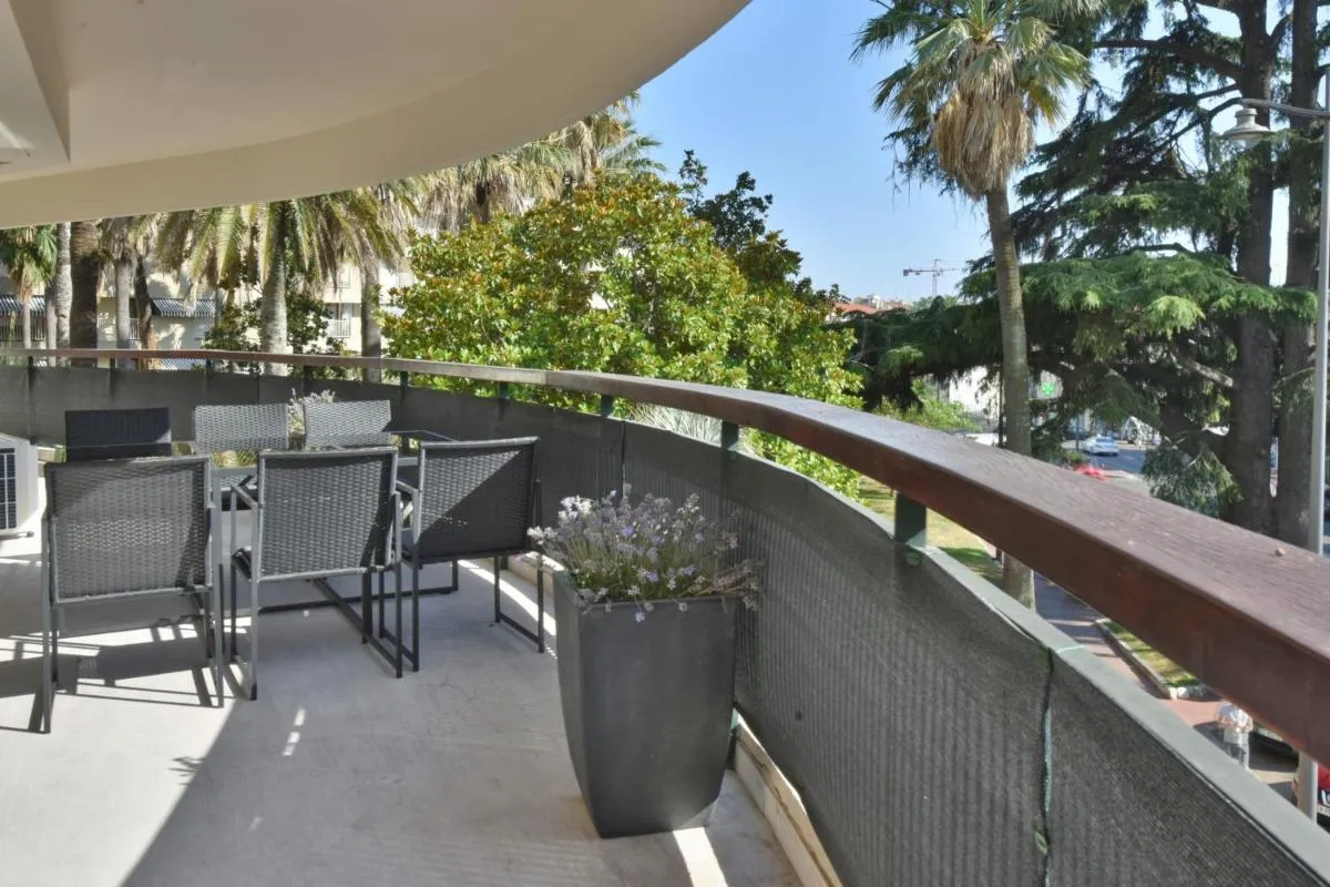 Image 4 of CANNES – 2-BR flat 15-min walk to the beaches