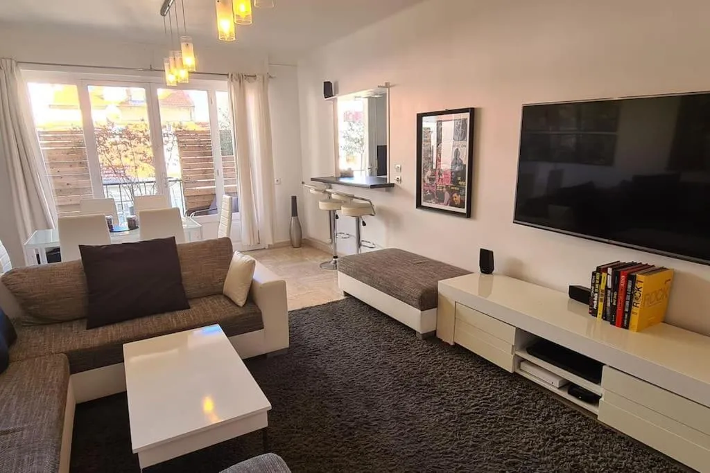 Image of CENTRE, 3P/TERRASSE , 300 m PLAGES.