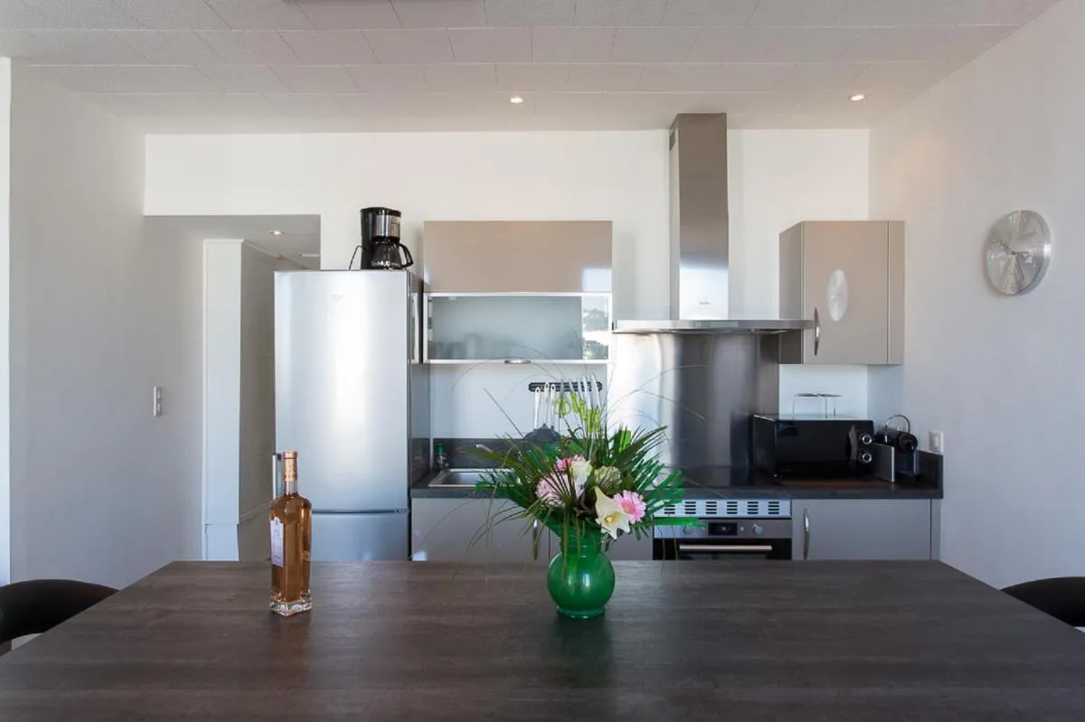 Image 3 of COTE PORT