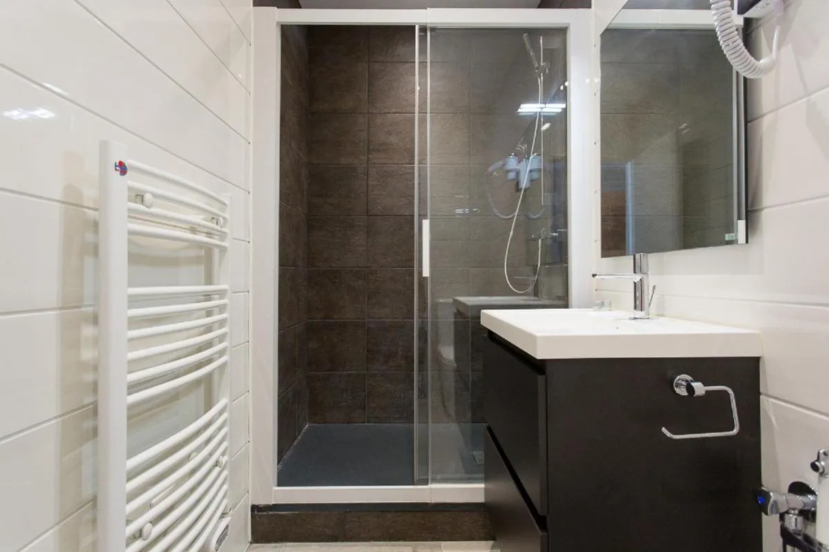 Image 2 of COTE PORT