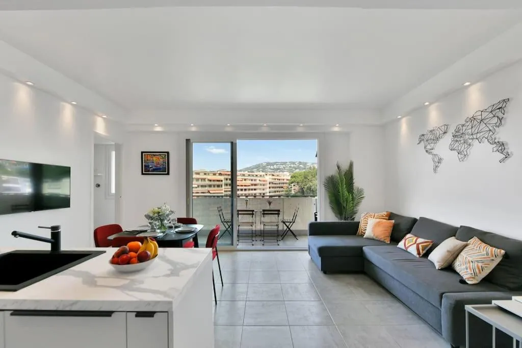 Image of CROISETTE BEACH – Modern 2 Bdrs Best Location!