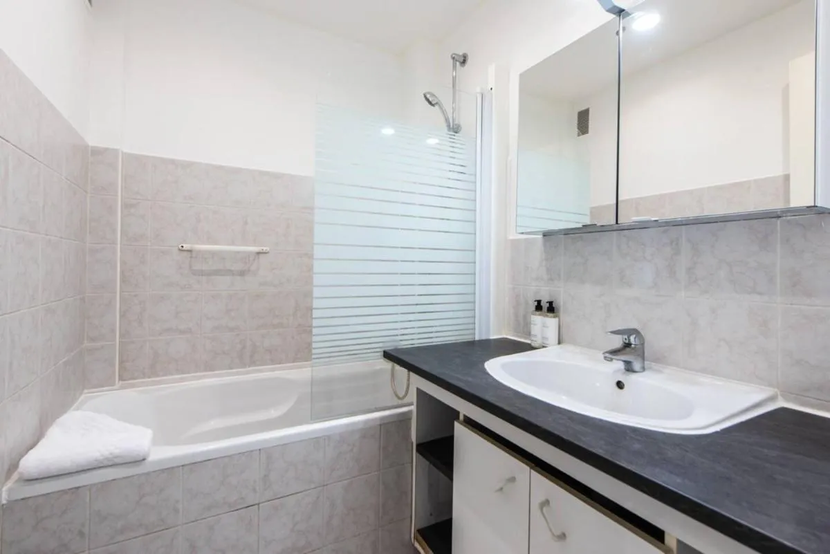 Image 2 of Cannes Branly :2BDR Apartment