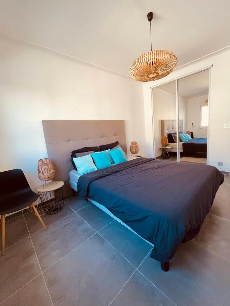 Image 3 of Cannes CROISETTE – plages – palais – bord de mer – Appartement moderne et lumineux avec balcon