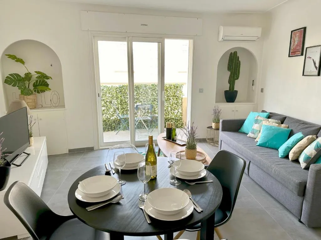 Image of Cannes CROISETTE – plages – palais – bord de mer – Appartement moderne et lumineux avec balcon