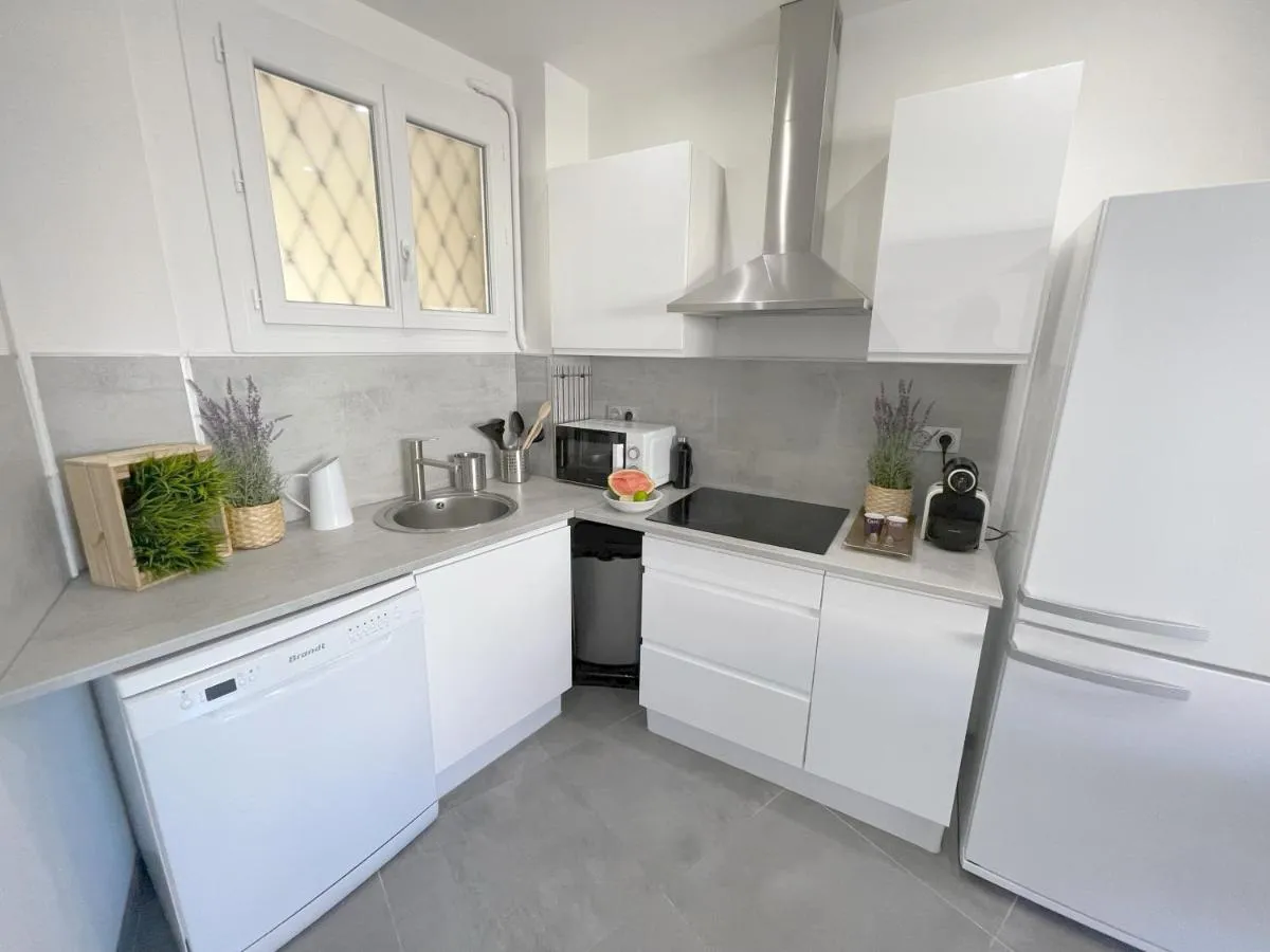 Image 2 of Cannes CROISETTE – plages – palais – bord de mer – Appartement moderne et lumineux avec balcon