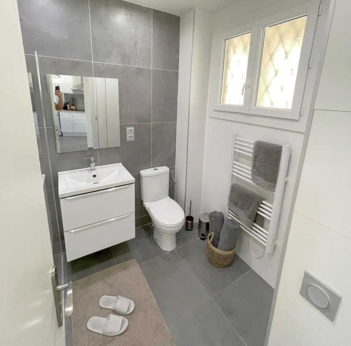 Image 1 of Cannes CROISETTE – plages – palais – bord de mer – Appartement moderne et lumineux avec balcon