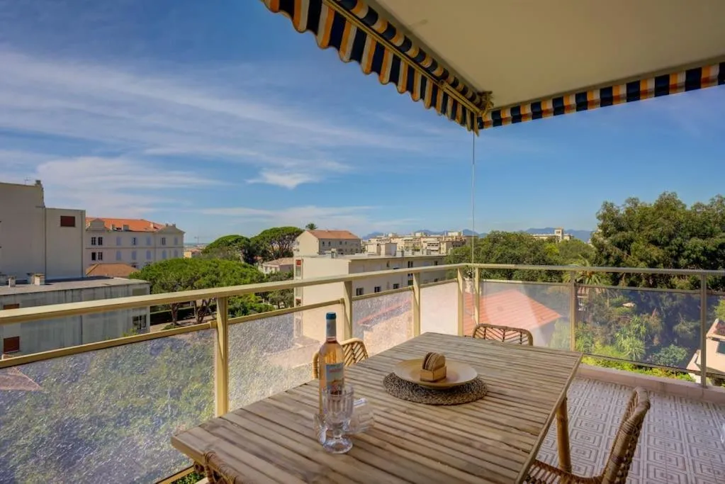 Image 5 of Cannes Californie Beautiful Apt with Sea View