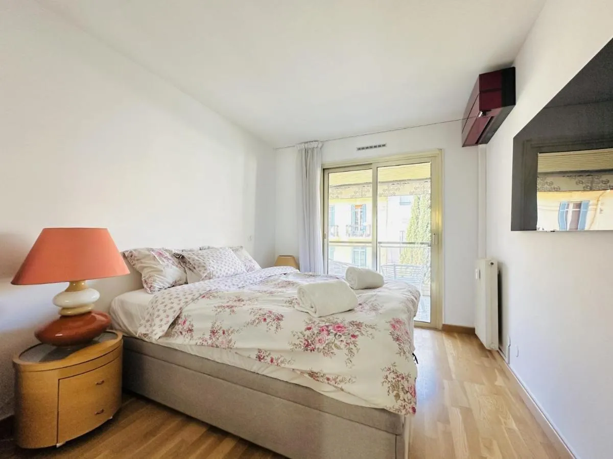 Image 1 of Cannes Center – Appartement 2 pièces avec terrasse