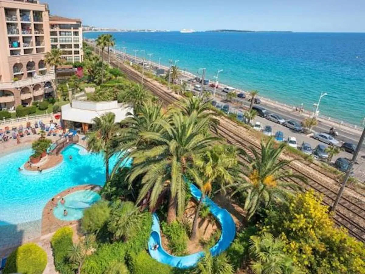 Image 6 of Cannes Front Beach Pools Apartment