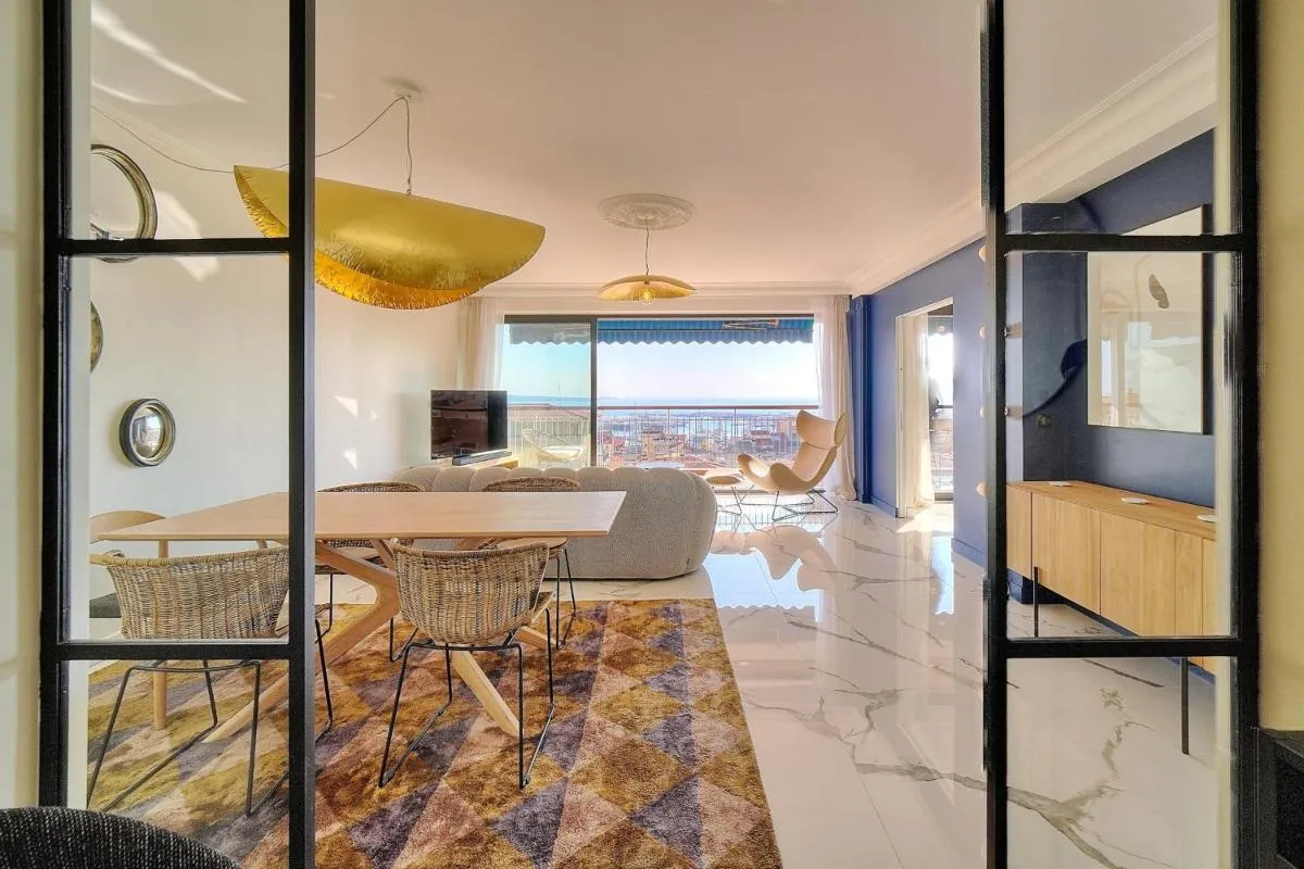 Image 2 of Cannes Luxury Rental – Magnificent Apartment With Sea View