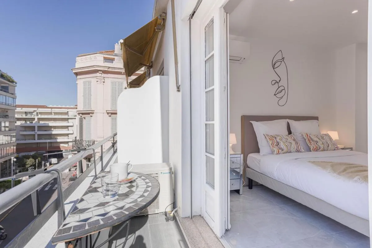 Image 1 of Cannes Molière – Palais, Plage, Balcon, Clim et Centre ville